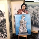 大阪・関西万博のハンガリーパビリオンに水墨画を出展する向山和子さん＝須磨区須磨本町