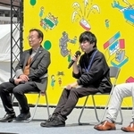 阪神・淡路大震災の体験をどう語り継ぐかを話し合う中村翼さん（右から２人目）ら＝みなとのもり公園