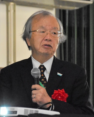 自助と共助による社会づくりについて語る河田恵昭・人と防災未来センター長＝神戸市長田区二葉町７、ふたば学舎