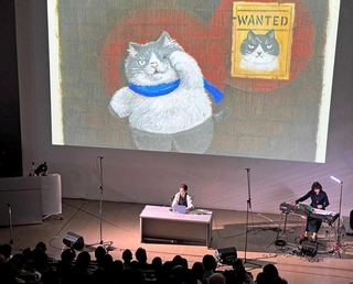 「かなしきデブ猫ちゃん」の新しい絵本出版を記念して開かれたイベント＝県立美術館ミュージアムホール