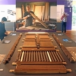 解体した建具の展示。緻密に組み上げられていることが分かる＝神戸市中央区熊内町７、竹中大工道具館