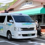 本格運行が始まった「からとんくるりんバス」＝神戸市北区唐櫃台２