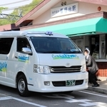 本格運行が始まった「からとんくるりんバス」＝神戸市北区唐櫃台２