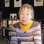 「国際都市・神戸が戦時色に染まっていく暗い時代を描いた」と話す玉川侑香さん＝いちばぎゃらりぃ侑香