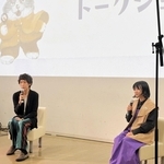「かなしきデブ猫ちゃん」創作の裏話などを披露する早見和真さん（左）とかのうかりんさん＝県立美術館ミュージアムホール