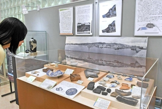 海軍操練所跡での発掘調査の成果を紹介する速報展＝神戸市埋蔵文化財センター