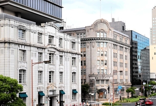 建物が立ち並ぶ現在の旧居留地。開港直後は、ほぼ更地だったという＝中央区海岸通