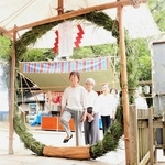 昨年の祇園まつりの様子。無病息災を願い、氏子らが茅の輪をくぐった＝神戸市兵庫区