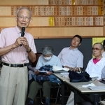 戦争が華僑に及ぼした境遇について講演する蔡勝義さん＝神戸市兵庫区永沢町４（撮影・小林良多）