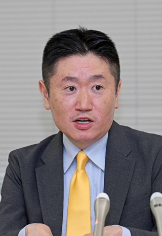 市長選の公約を発表する木島洋嗣氏＝４日午後、神戸市役所（撮影・斎藤雅志）
