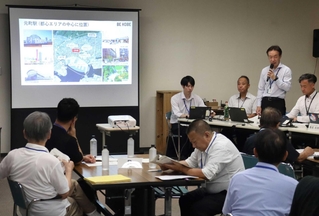 元町駅周辺の再整備についてアイデアを出し合ったワーキンググループの初会合＝こうべまちづくり会館