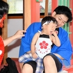 鬼の登場に驚き、大泣きして勝利を収めた子ども＝須磨区天神町２、綱敷天満宮