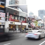 神戸市内の商業地で最も上昇率が高かったＪＲ元町駅の南側＝中央区元町通１（撮影・村上貴浩）