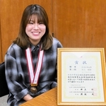 男子部員と練習を重ねて全国の頂点に立った村上柚姫さん＝神戸工業高校