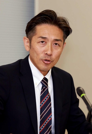 市長選の公約を発表する五島大亮氏＝３日午後、神戸市役所（撮影・笠原次郎）