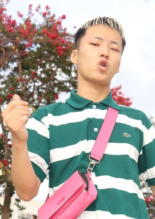 ライブでのパフォーマンスに絶対の自信を持つ善光唐聖さん。「誰が見たってかっこいいって思わせられる」と力を込める＝長田区内