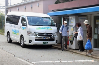 地域住民の重要な足となっている「からとんくるりんバス」＝神戸市北区唐櫃台２