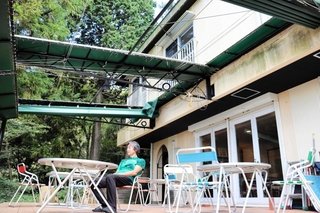 かつての保養所を改装した「六甲アウトドアステーションフォトン」。自然豊かな環境が好評を得ているという＝灘区六甲山町南六甲