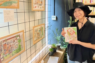 さまざまな人たちの暮らしぶりを細部まで丁寧に再現した杉本彩子さん＝神戸市中央区栄町通１の書店「１００３」