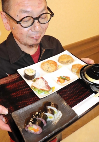 市場の名店の味を少しずつ楽しめる第１弾のランチ＝神戸市中央区東川崎町１