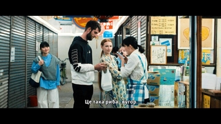 ウクライナから逃れてきた家族の出演シーン。ウクライナ語の字幕が付いている（（ｃ）ＭｉｎａｔｏＳｔｕｄｉｏ２０２５）