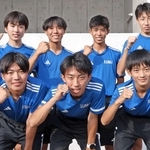 ２１連覇を祝う須磨学園の男子選手＝三木総合防災公園陸上競技場