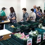 コーヨー高倉台店が閉店し、対策として神戸市が呼び込んだ移動販売＝神戸市須磨区高倉台