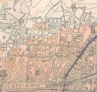 赤色が空襲で焼かれた区域。生田神社などが含まれる中で、北野周辺が辛うじて被害を免れたことが分かる（みずのわ出版「神戸市戦災焼失区域図　復刻版」より）