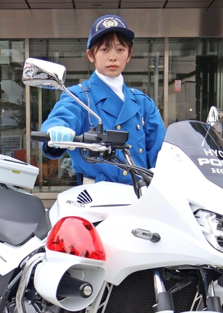 最後の全国大会挑戦で優勝を果たした塩津文菜さん＝神戸市兵庫区松原通４、県警交通機動隊本部