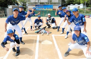 初めての全国の舞台を前に、意気上がるブルーオーシャンズ兵庫のメンバー＝神戸市須磨区西落合７