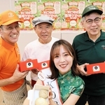 ＫＯＢＥ豚饅サミットをＰＲする実行委員会のメンバーら＝神戸市役所