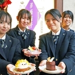 見た目にも味にもこだわったスイーツを紹介する生徒。１４日は店頭に立ってＰＲするという＝ボックサン板宿南店