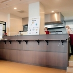 食を通じたビジネス交流拠点として整備された「食と農０７８」の内部＝神戸市中央区元町高架通