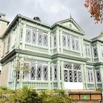 年内で一般公開が終了し、解体される予定の旧ハンター住宅＝灘区青谷町１