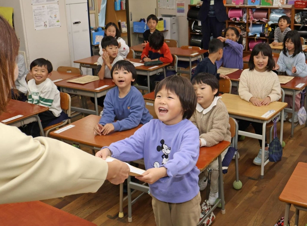 神戸市立学校園で2学期終業式 頑張った子どもたちを「名人」認定も