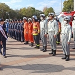 安全で安心な年末年始を　警察と消防が合同でパトロール出発式　神戸・湊川公園