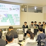市バスについて大学生が意見や疑問を出したパネルディスカッション＝スペースアルファ三宮