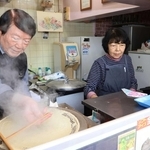 クレープ、夫婦で焼き続け37年　「スナックランド」年内で閉店、年齢重ね繁忙へ対応難しく