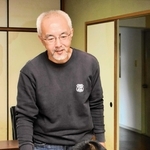 子どもたちから「マスター」と親しまれる松永邦彦さん。障害者支援に携わる傍ら「キッズカフェのはなれ」を開いた＝長田区東尻池町４