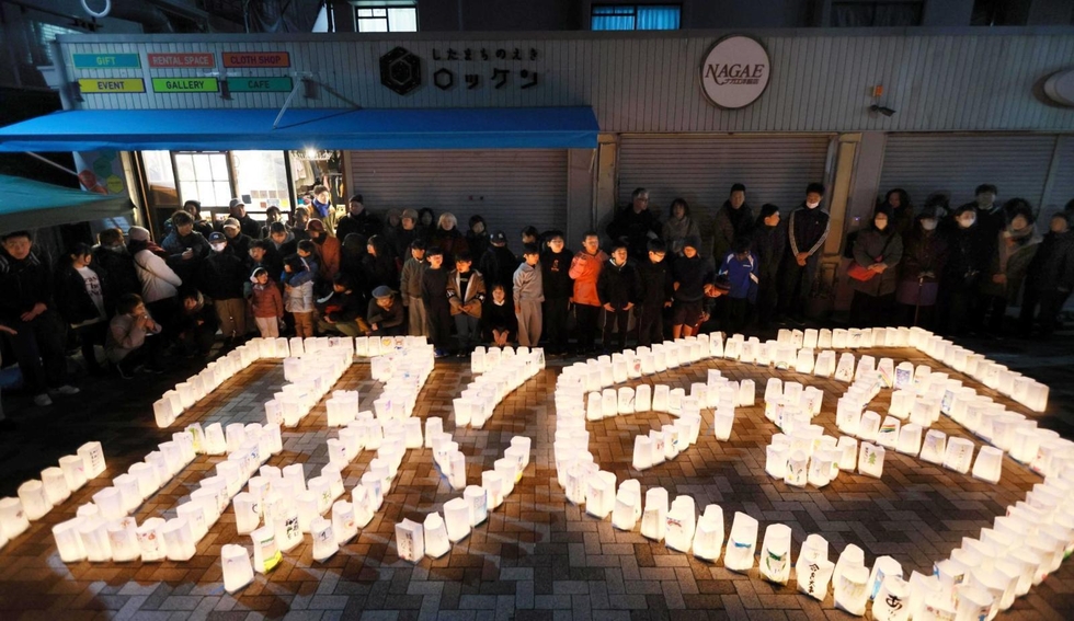 子どもらにつなぐ「1.17の記憶」 商店街に紙灯籠ともし、犠牲者を追悼