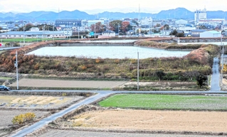 田畑とため池が点在する、岩岡ならではの風景＝神戸市西区岩岡町古郷
