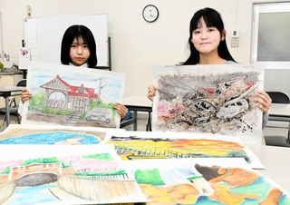 阪神・淡路大震災をテーマにした短編映画に登場する絵と作画協力した吉村楓さん（左）と倉地千宙さん＝明石市相生町２