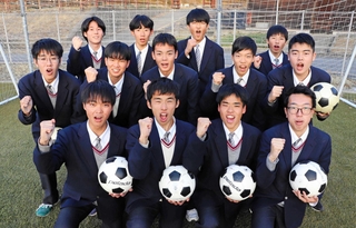 全国優勝を目標に意気上がるサッカー部員＝西神戸高等特別支援学校