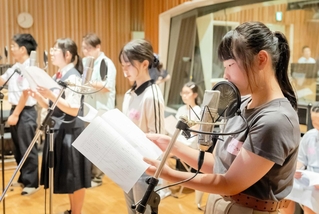 体験会に参加した生徒たち（神戸セルフブランディング協会提供）