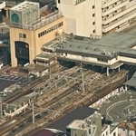 プラットホームが損壊したＪＲ芦屋駅＝１９９５年１月１８日