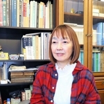 指導する書道教室で、阪神・淡路大震災の記憶を振り返る和田彩さん＝神戸市灘区森後町１