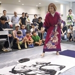 ＜道なき道歩いた　芦屋-垂水　書家の2日間＞(4)疲労限界、車に拾われ帰宅　「生かされた事実」、今を書くことに込め