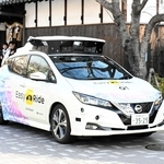 東灘区内の酒どころを巡る自動運転車。今後も実証運行を重ねていくという＝神戸市東灘区御影塚町１