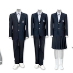 神戸市立中の共通デザインの制服。港町をイメージし、神戸タータンの柄を取り入れている（神戸市教育委員会提供）