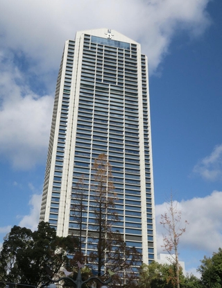 神戸市役所＝神戸市中央区